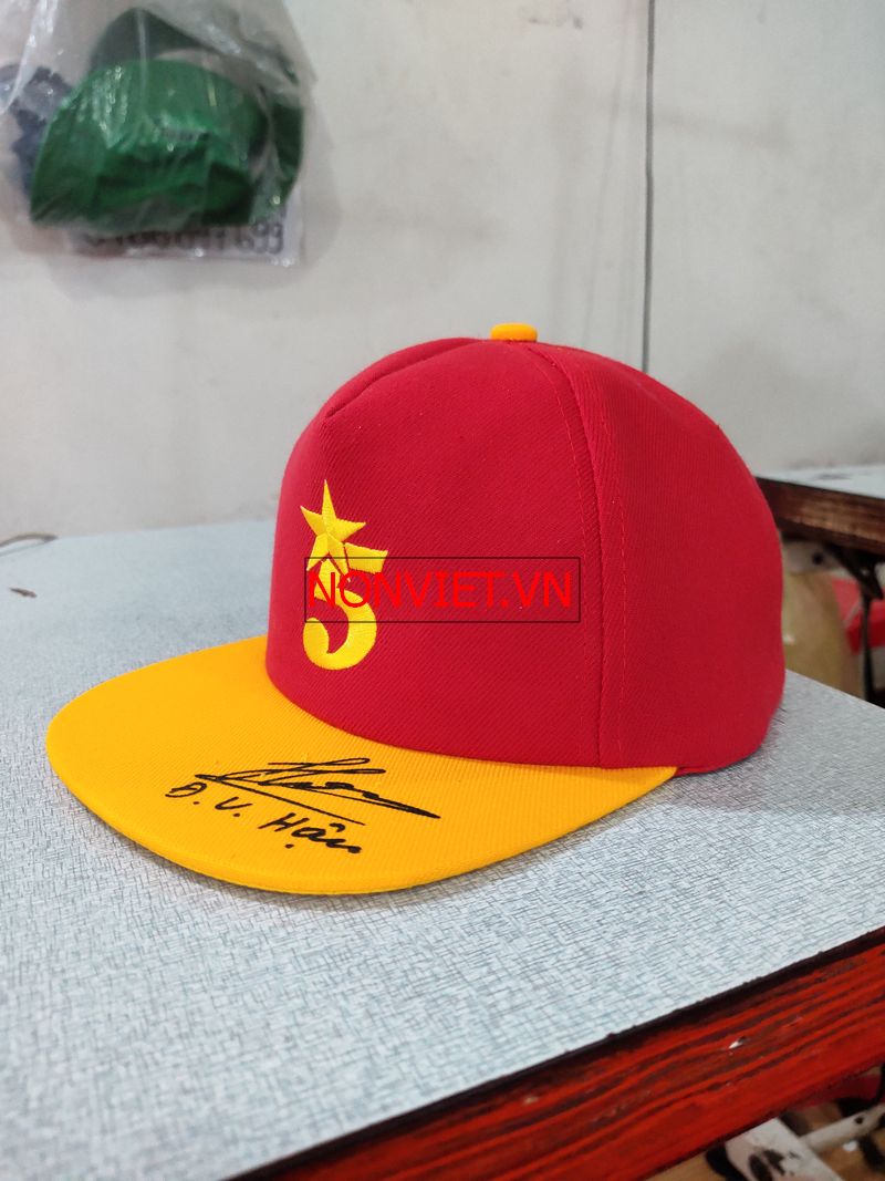 In theo nón snapback